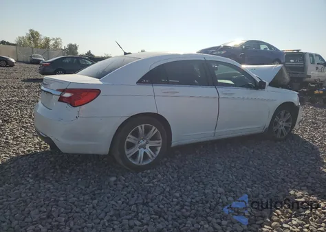 2013 Chrysler 200 Touring z USA, uszkodzony, nr VIN 1C3CCBBB9DN538823